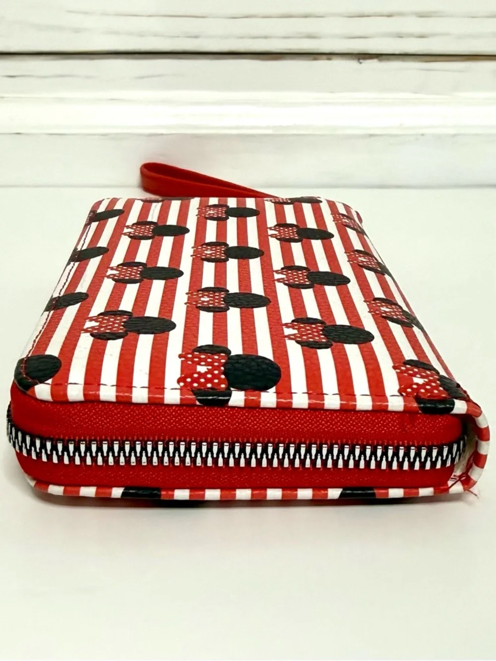 Disney Minnie Mouse Zip Around Wallet Wristlet
